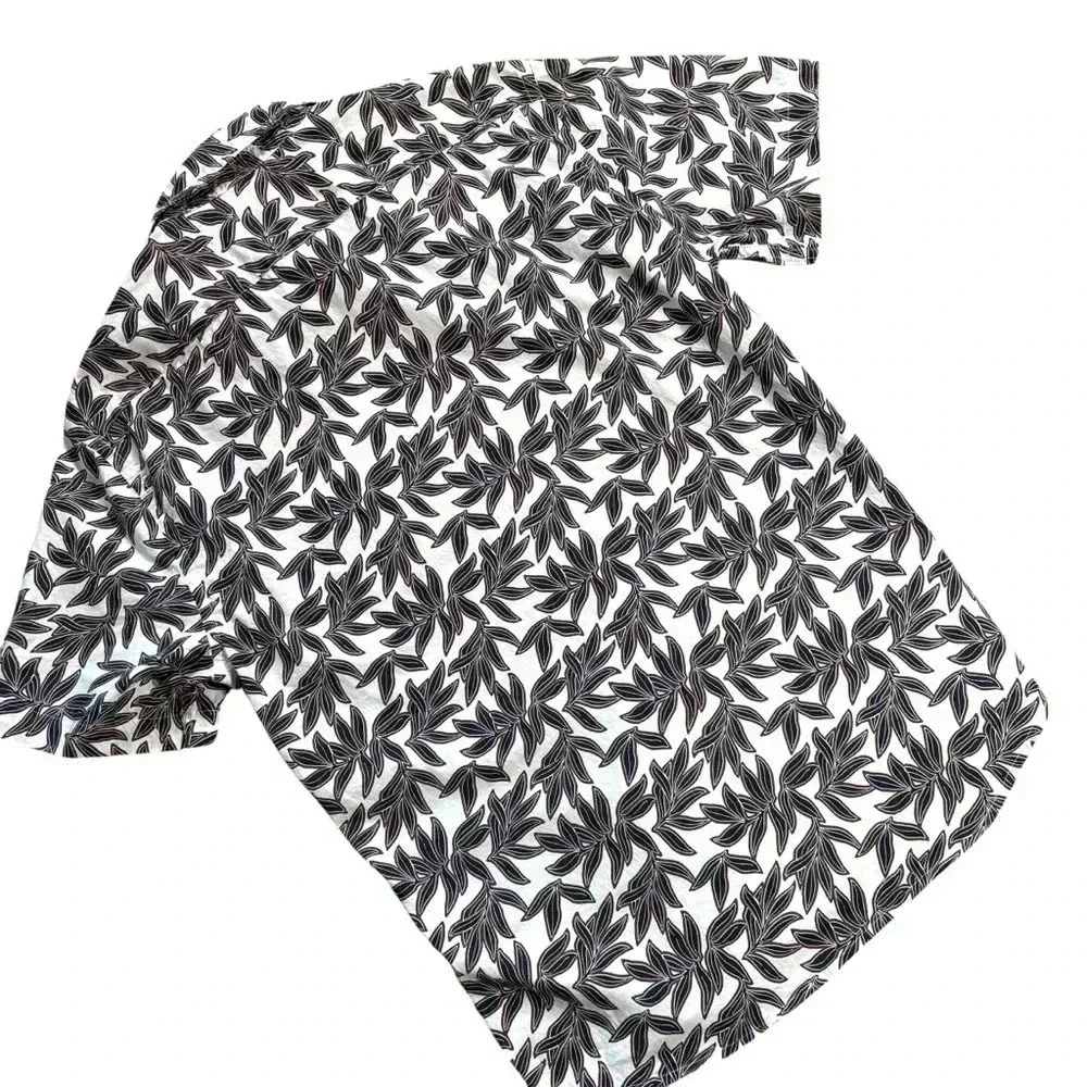 Banana Republic Men’s Button Down Leaf Pattern Slim Fit Shirt (Size M)
